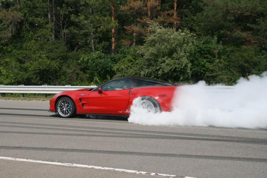  Chevrolet Covette ZR1 Tire Burn 2009 года  (фото 19 из 27)